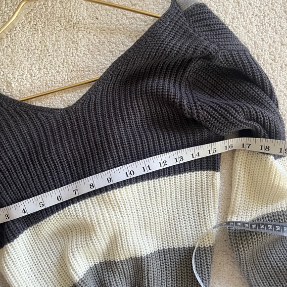 Poof apparel color block neutral preppy  V-Neck Sweater Black, White, Gray  S - Picture 6 of 7